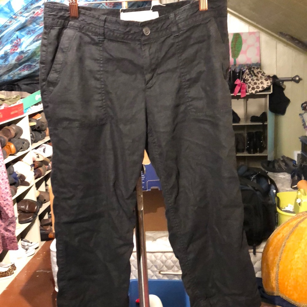 Black Capri mid rise Sonoma jeans.